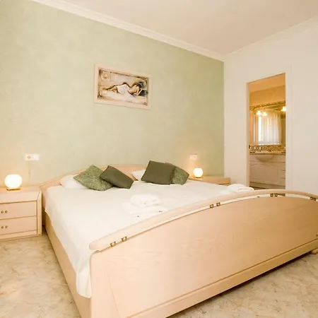 Cala En Porter Sleeps 6 Pool Wifi